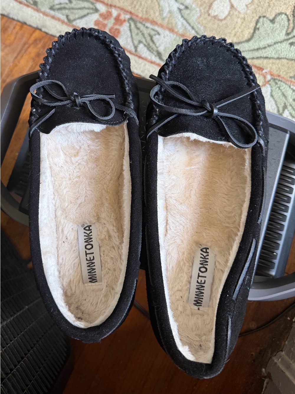 Minnetonka Women's Black Suede Moccasin Slippers 12w